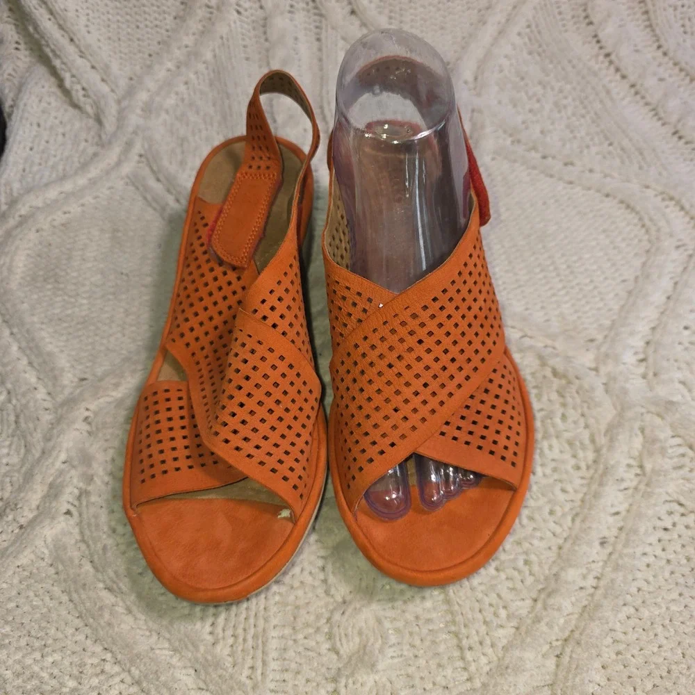 Clarks Artisan Orange Perforated Nubuck Wedge Sandals Leather Womens‎ 8 NEW
